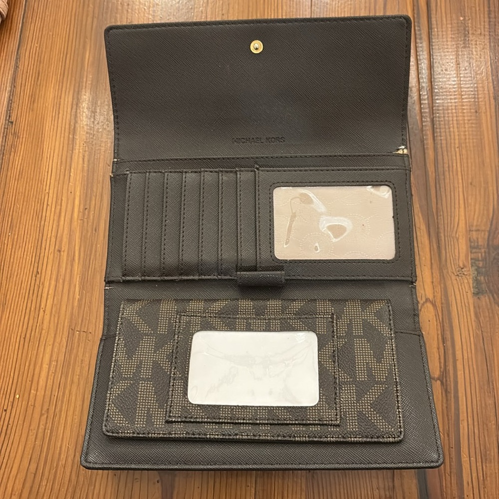 Michael Kors Wallet - Picture 3 of 4